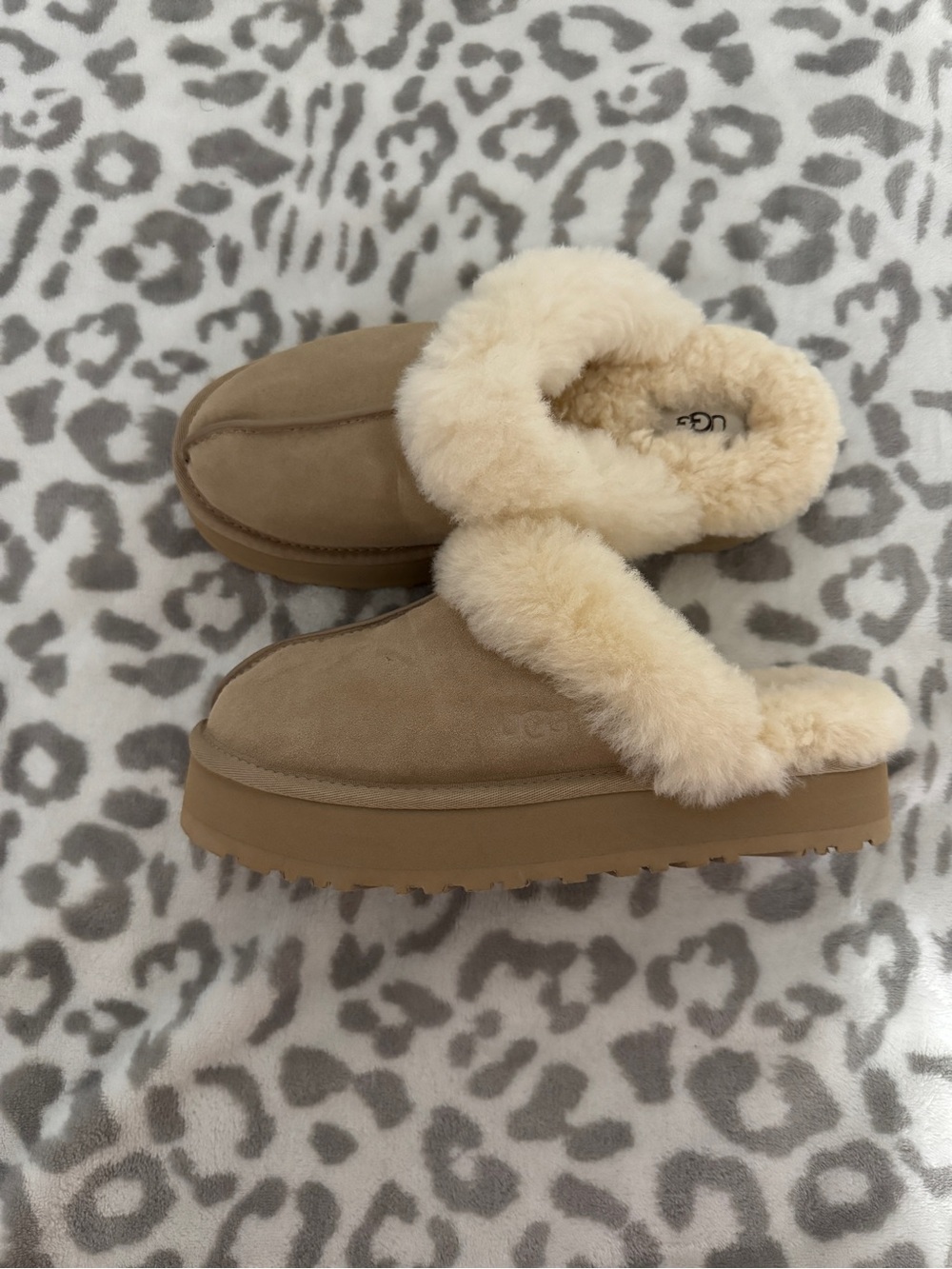 UGG Disquette in Sand size 9